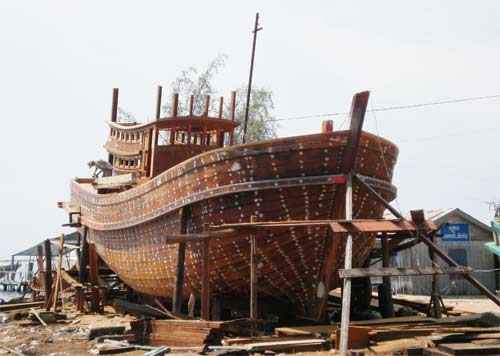 boatbuilding at the sihanoukville, cambodia port