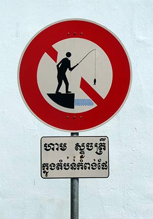 No fishing at the port!.... Please. 