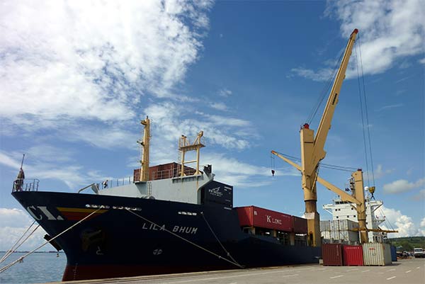 Unloading Containers at the SihanoukVille Port 