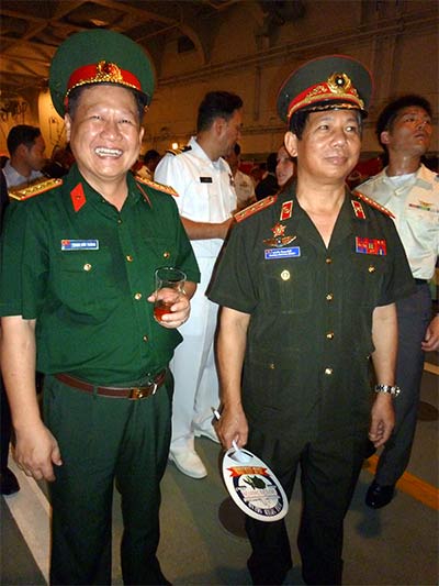 Vietnamese and Laoation military representatives 