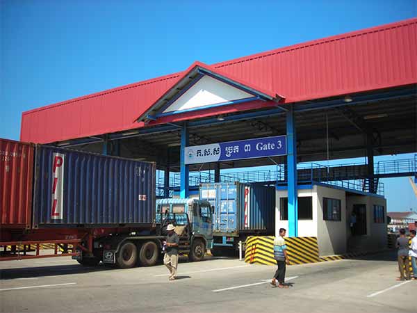 truck entrance to the port